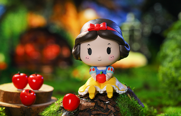 Pop Mart x Disney Princess Sitting