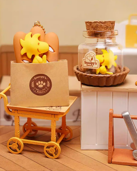 M&G Shop x Peanuts Snoopy Bakery Keychain Gashapon