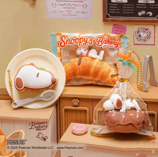 M&G Shop x Peanuts Snoopy Bakery Keychain Gashapon